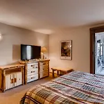 Cozy 2 Bedroom Condo Sleeps 6 People Condo