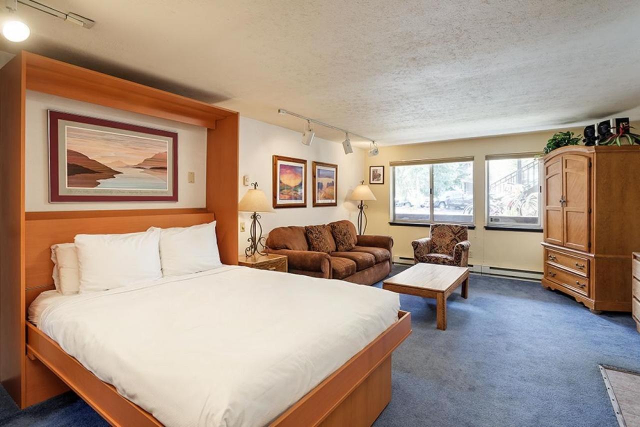 Holiday home Silverglo 104, Budget-friendly Close To Downtown, Full Kitchen, New Bathroom *