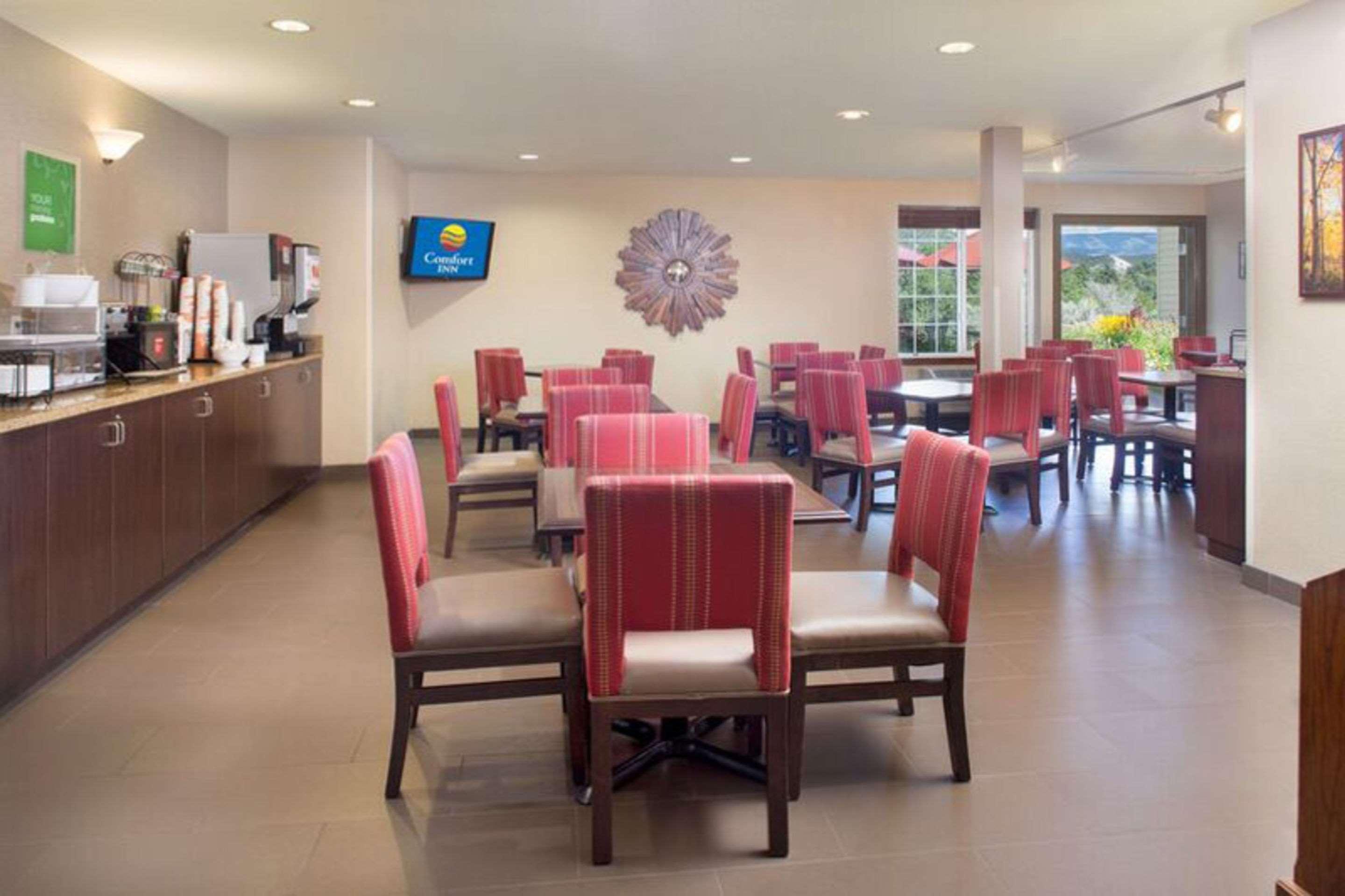 Comfort & On The Roaring Fork Hotel 2*