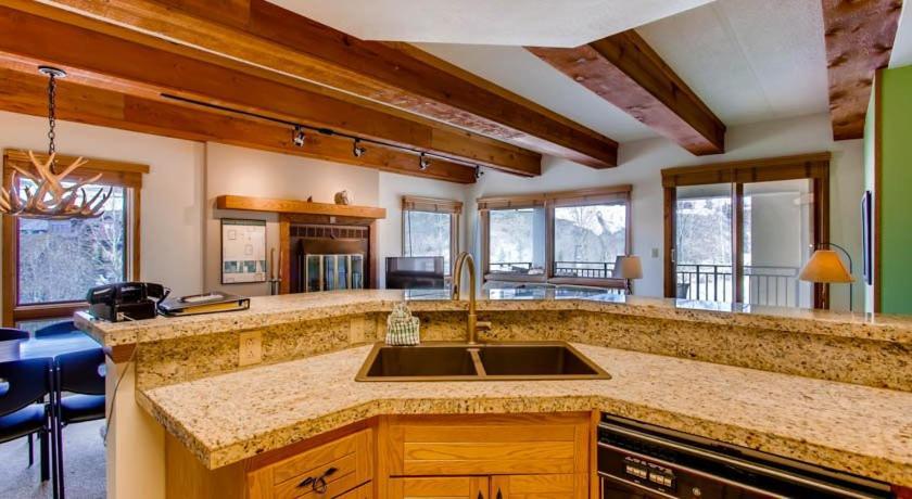 Cozy 2 Bedroom Sleeps 6 People Crested Butte