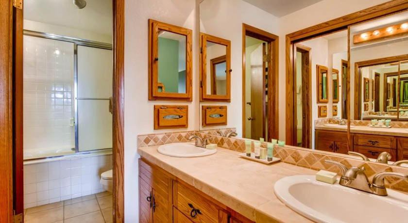 Cozy 2 Bedroom Sleeps 6 People *