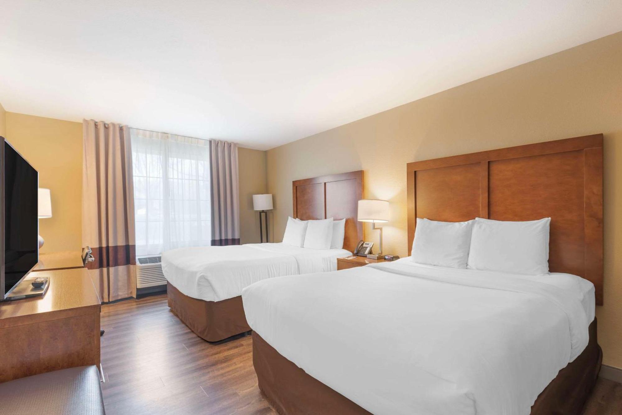 Comfort & On The Roaring Fork Hotel