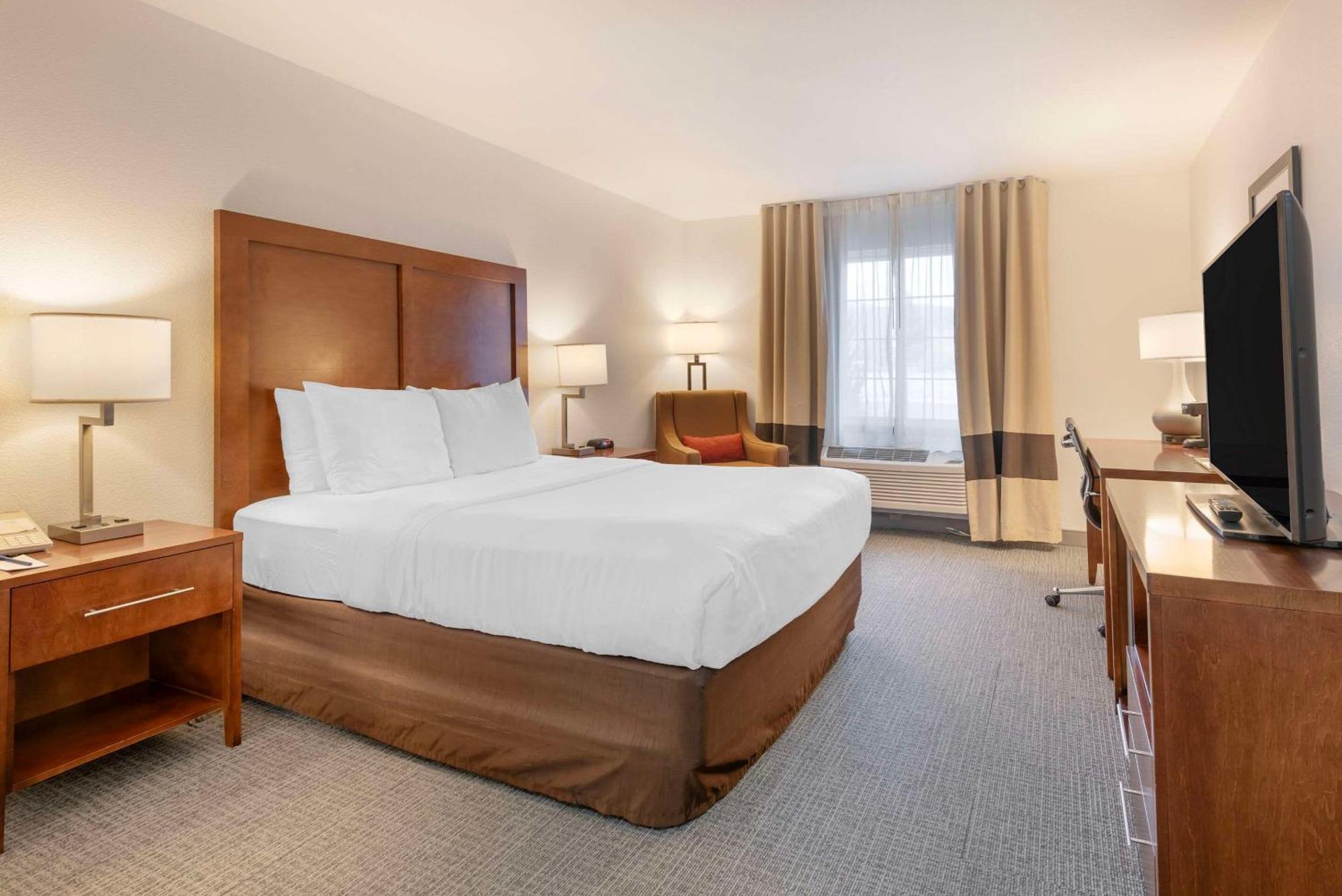 Hotel Comfort & On The Roaring Fork 2*