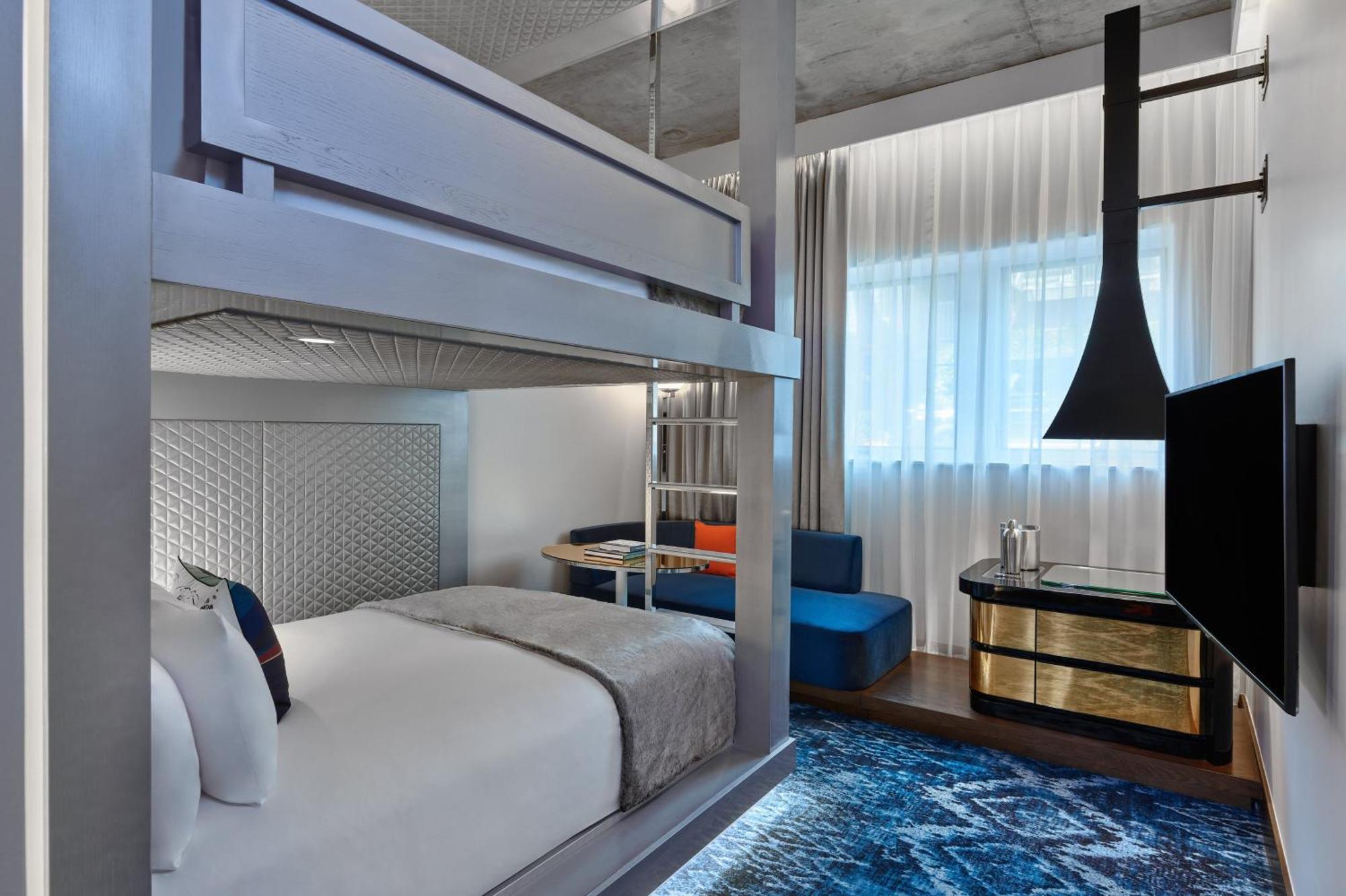 W Hotel 4*