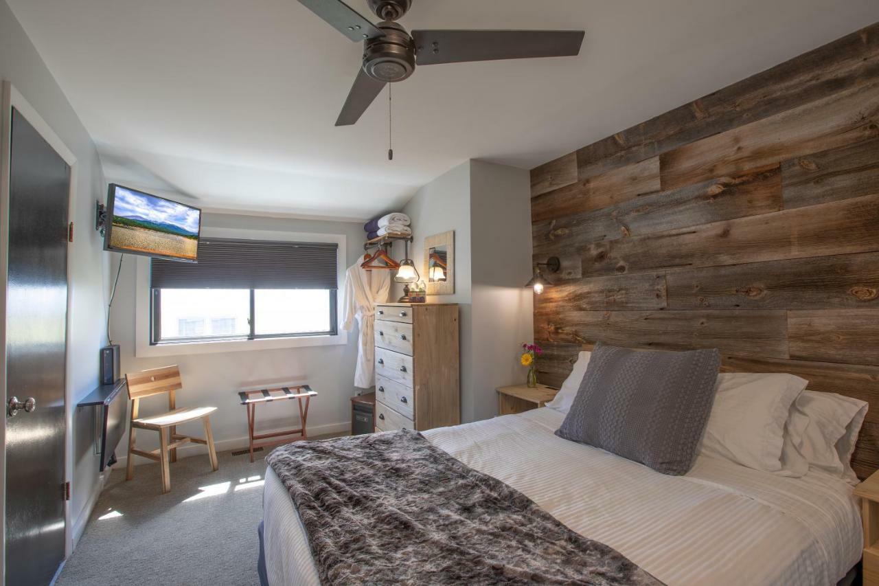 Purple Mountain & Bed & Breakfast